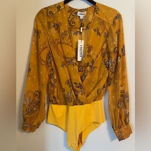 XS L’AGENCE Tasha Silk Bodysuit Rust Brown Yellow